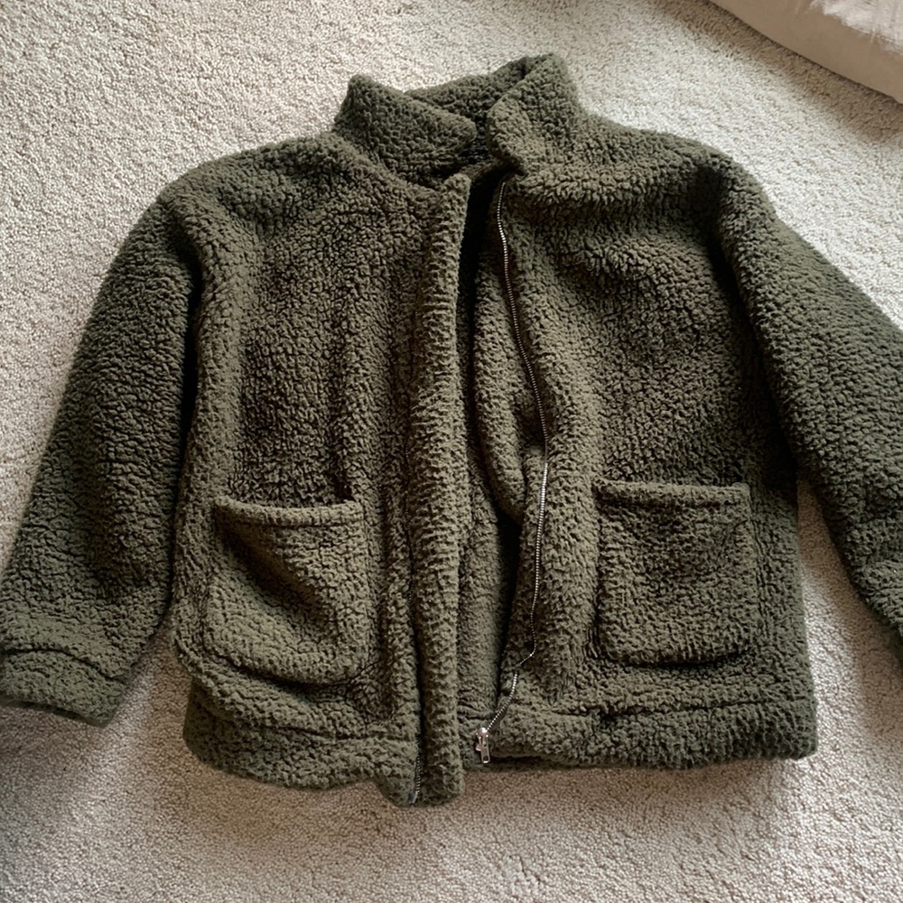 Super thick and warm olive green Sherpa zip up sweatshirt jacket with pockets